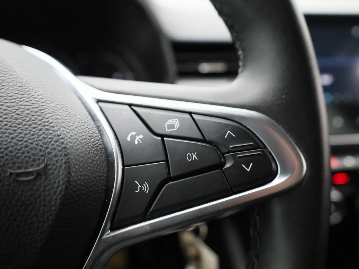 1.6 E-Tech Hybrid 145 Equilibre | Automaat | Navigatie | Cruise control | Airco | Bluetooth | DAB | LMV |