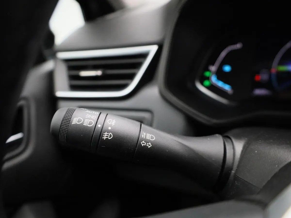 1.6 E-Tech Hybrid 145 Equilibre | Automaat | Navigatie | Cruise control | Airco | Bluetooth | DAB | LMV |