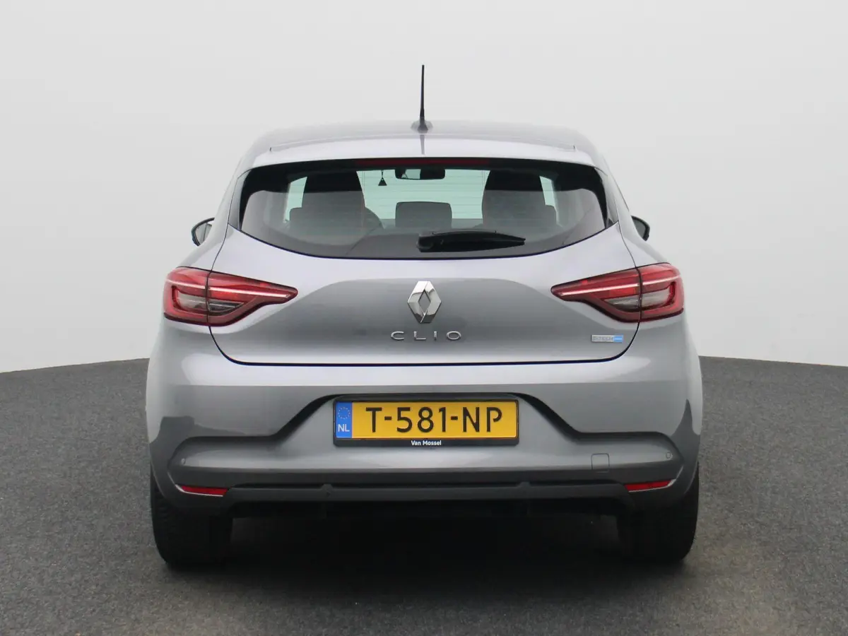 1.6 E-Tech Hybrid 145 Equilibre | Automaat | Navigatie | Cruise control | Airco | Bluetooth | DAB | LMV |