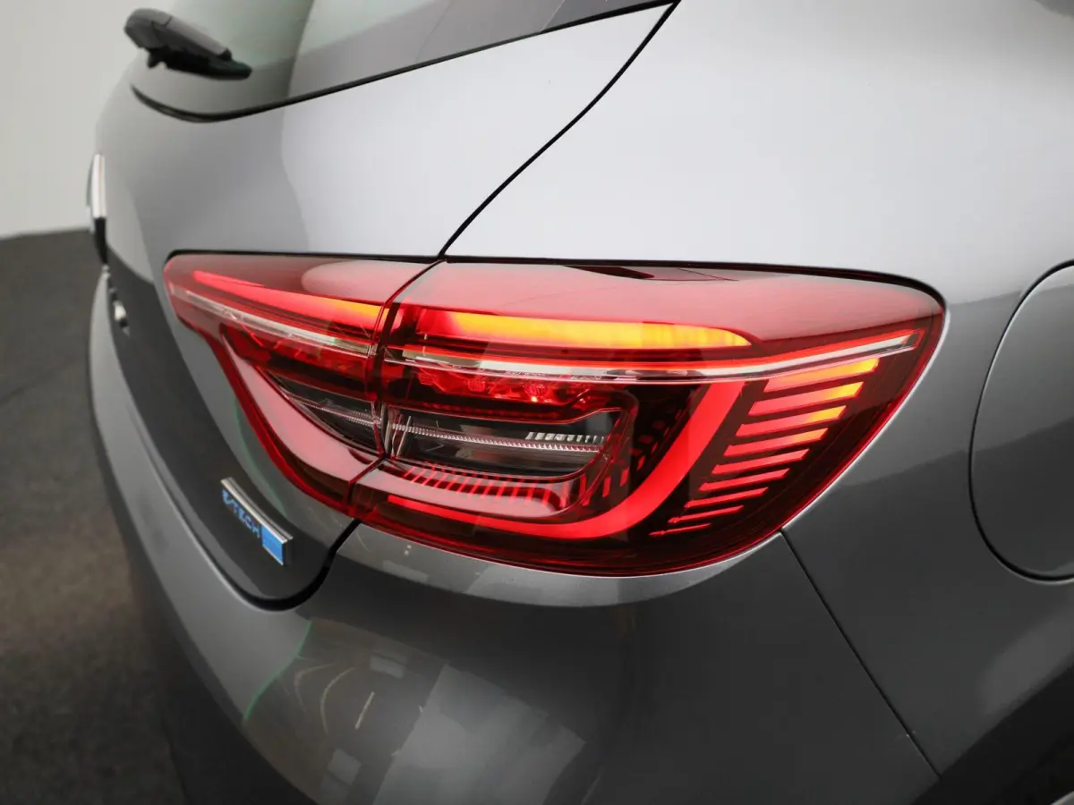 1.6 E-Tech Hybrid 145 Equilibre | Automaat | Navigatie | Cruise control | Airco | Bluetooth | DAB | LMV |