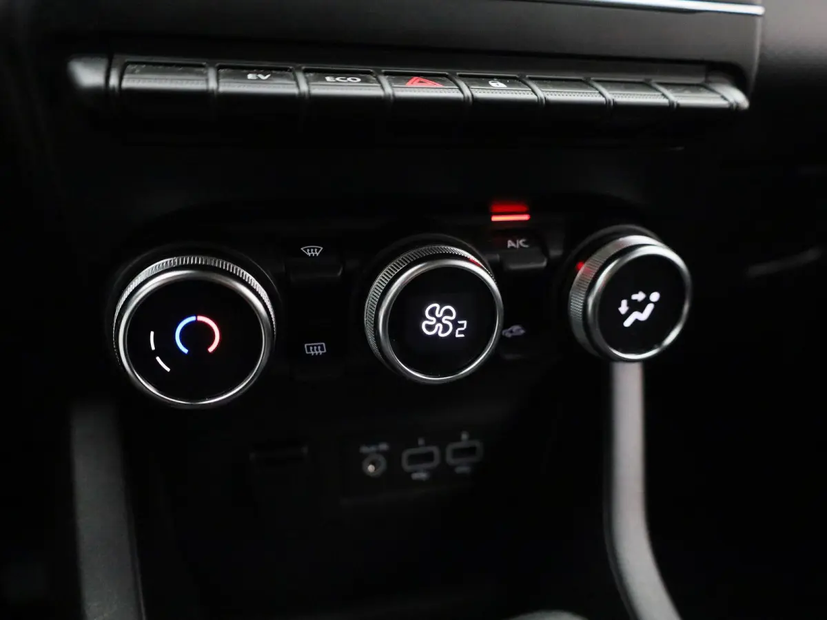 1.6 E-Tech Hybrid 145 Equilibre | Automaat | Navigatie | Cruise control | Airco | Bluetooth | DAB | LMV |