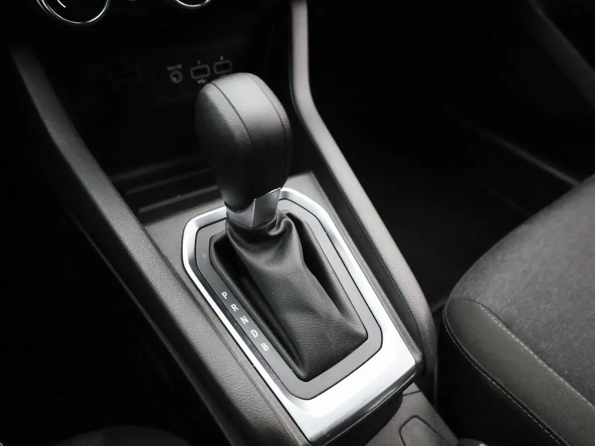 1.6 E-Tech Hybrid 145 Equilibre | Automaat | Navigatie | Cruise control | Airco | Bluetooth | DAB | LMV |