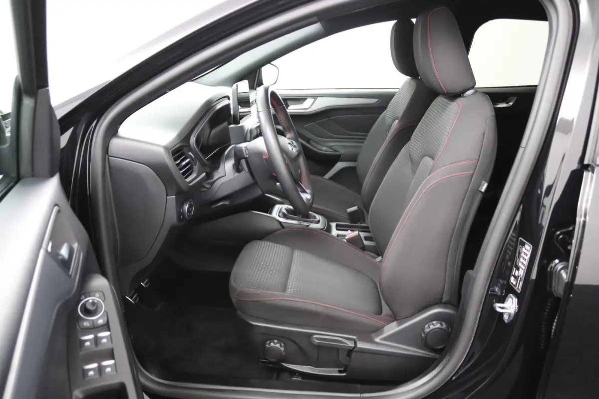1.0 EcoBoost Hybrid ST Line | Winterpack | Camera | LED | Cruise Control | Keyless Entry/Go | DAB | CarPlay/Android Auto