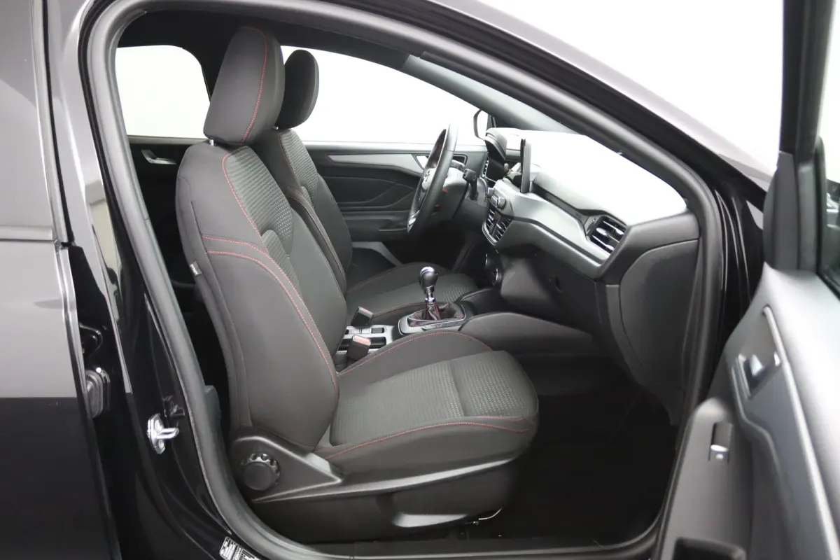 1.0 EcoBoost Hybrid ST Line | Winterpack | Camera | LED | Cruise Control | Keyless Entry/Go | DAB | CarPlay/Android Auto