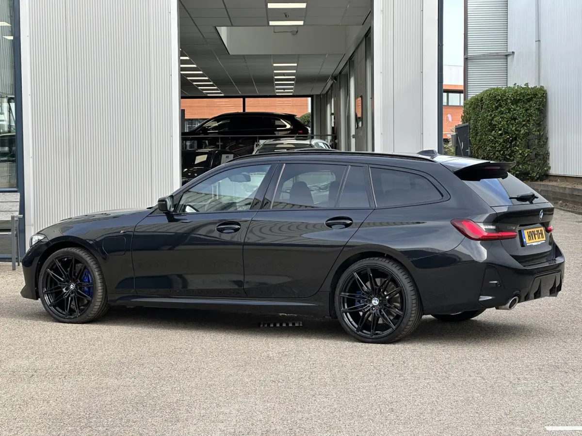 330e M Pakket |  Plug-in/Leder/Pano-Schuifdak/20-inch/Cruise Adaptief/H&K