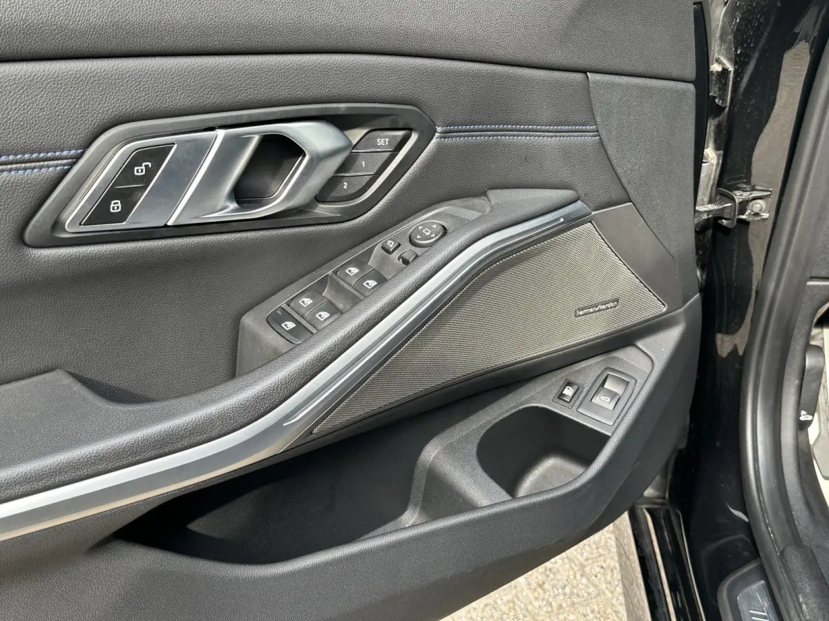 330e M Pakket |  Plug-in/Leder/Pano-Schuifdak/20-inch/Cruise Adaptief/H&K
