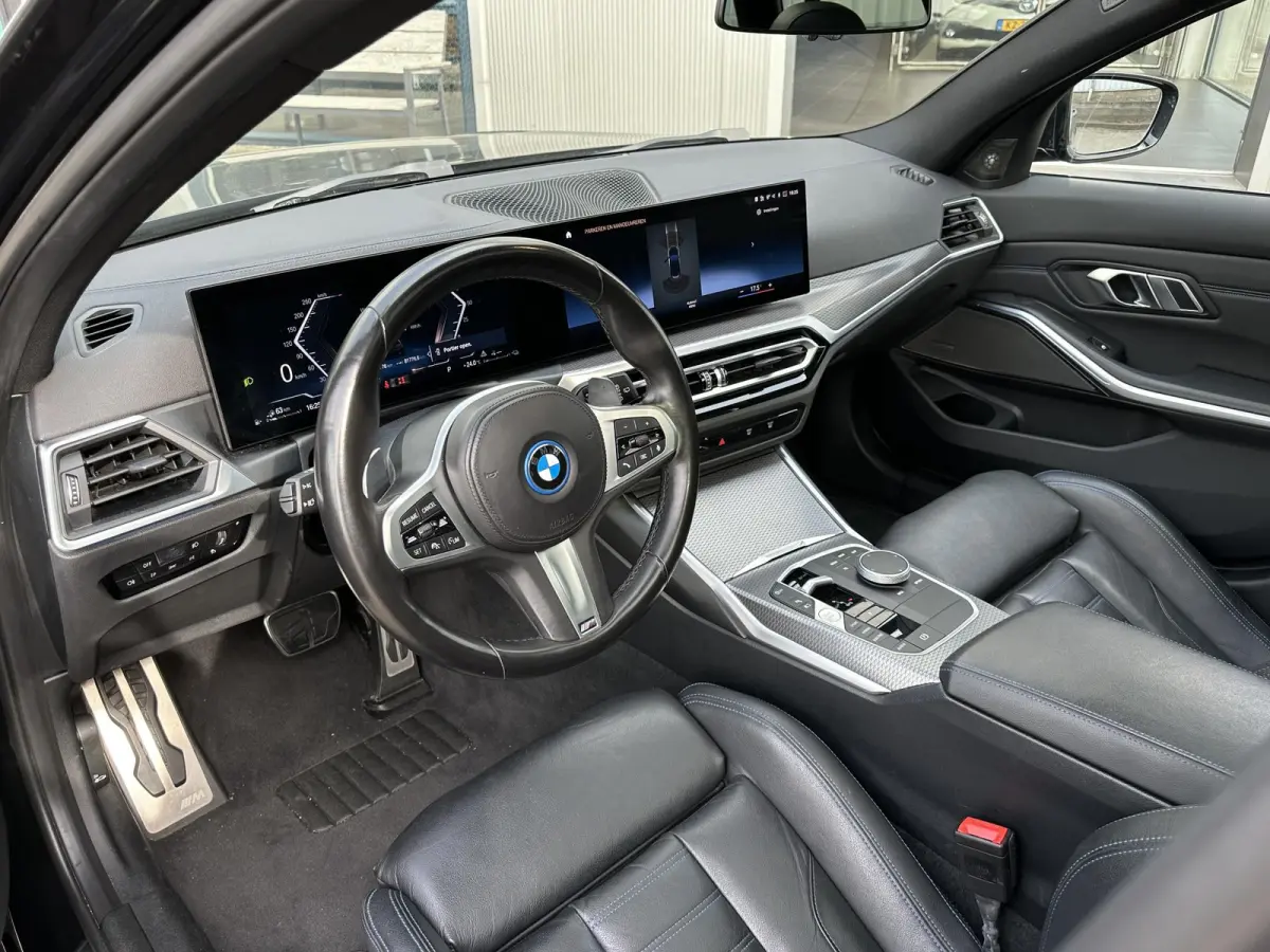 330e M Pakket |  Plug-in/Leder/Pano-Schuifdak/20-inch/Cruise Adaptief/H&K