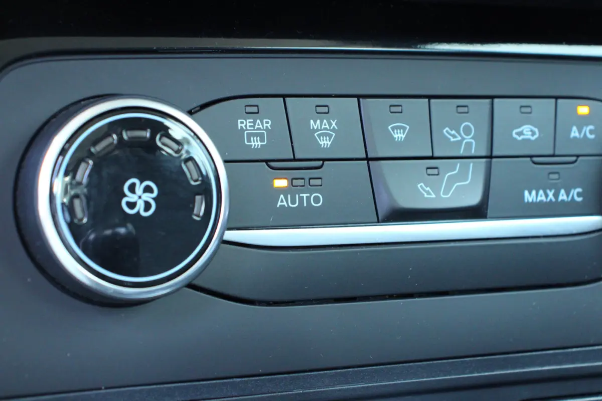 1.0 EcoBoost Titanium | 1E EIGENAAR | ORIGINEEL NL |  CAPLAY | PARK SENS V+A | DEALER OH! | CLIMATE CTRL | CRUISE