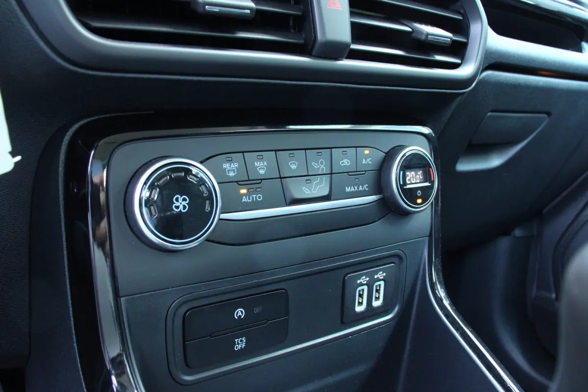 1.0 EcoBoost Titanium | 1E EIGENAAR | ORIGINEEL NL |  CAPLAY | PARK SENS V+A | DEALER OH! | CLIMATE CTRL | CRUISE