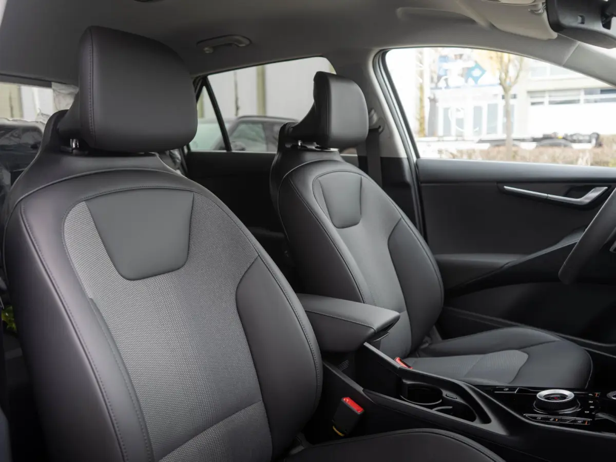 Light Advanced 64.8 kWh | Uit voorraad leverbaar | Navi. | Carplay | Adapt. Cruise | Clima. | Keyless | Camera