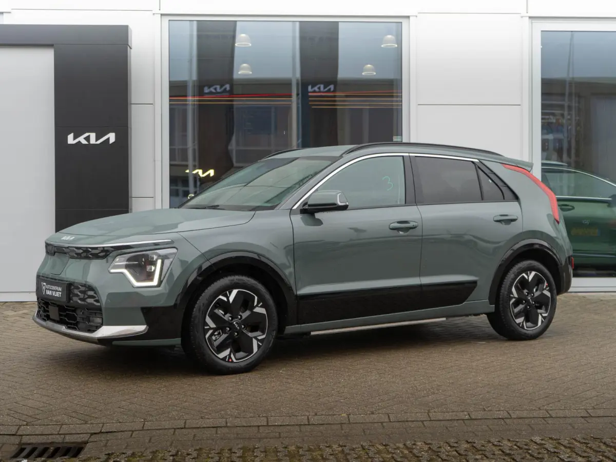 Light Advanced 64.8 kWh | Uit voorraad leverbaar | Navi. | Carplay | Adapt. Cruise | Clima. | Keyless | Camera