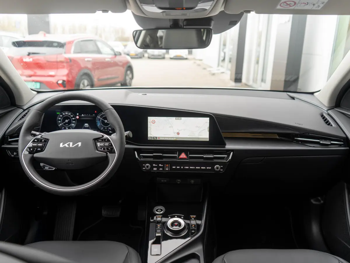 Light Advanced 64.8 kWh | Uit voorraad leverbaar | Navi. | Carplay | Adapt. Cruise | Clima. | Keyless | Camera