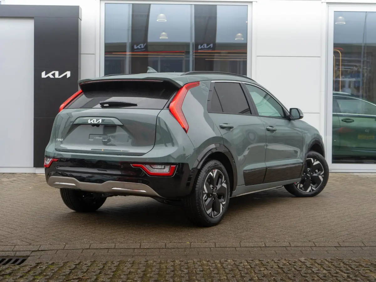 Light Advanced 64.8 kWh | Uit voorraad leverbaar | Navi. | Carplay | Adapt. Cruise | Clima. | Keyless | Camera