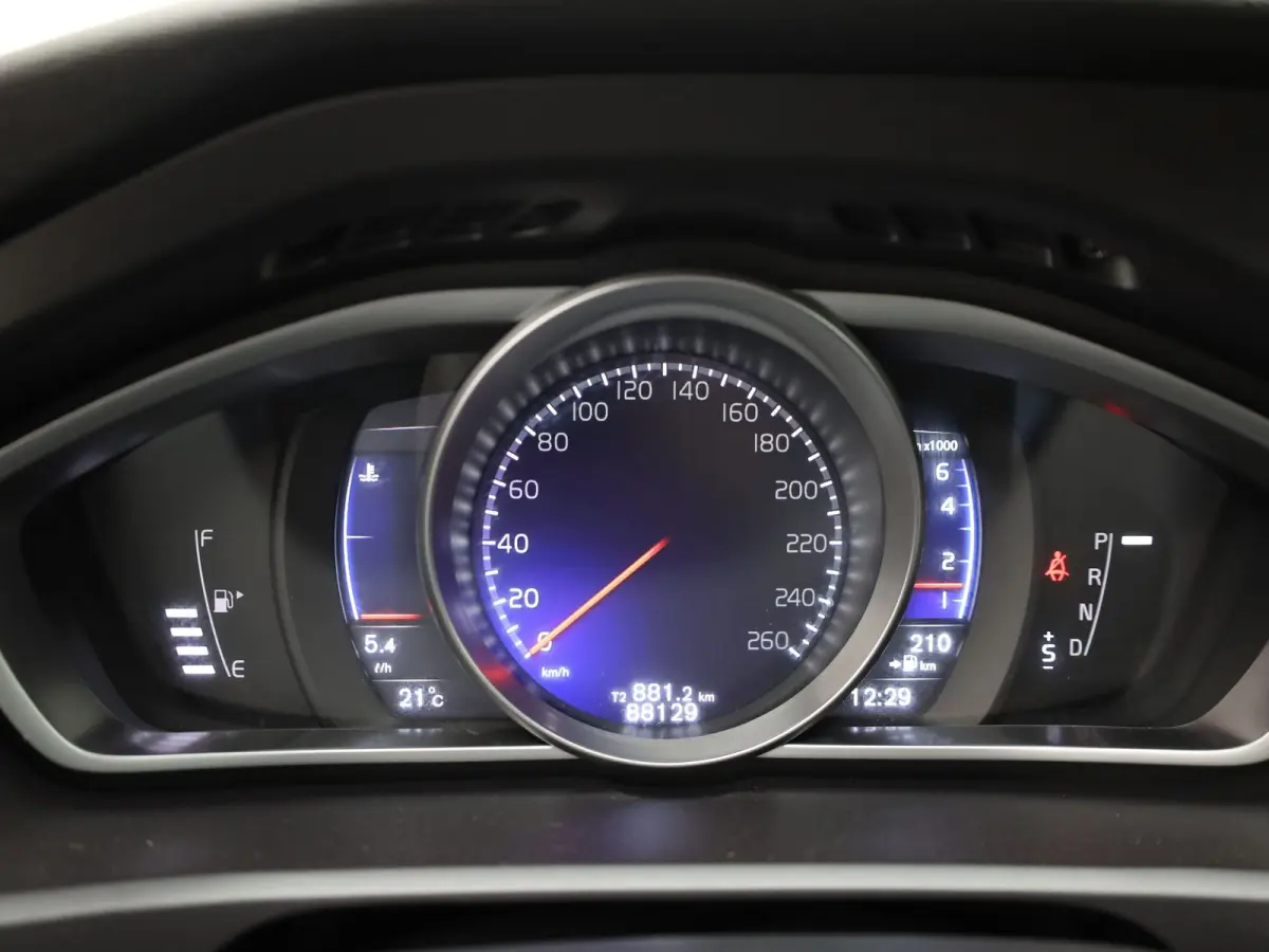 1.5 T3 R-Design | Stoelverwarming | Navi | Prijs Rijklaar!!