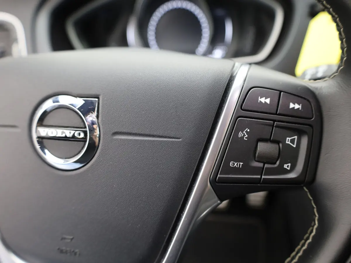 1.5 T3 R-Design | Stoelverwarming | Navi | Prijs Rijklaar!!