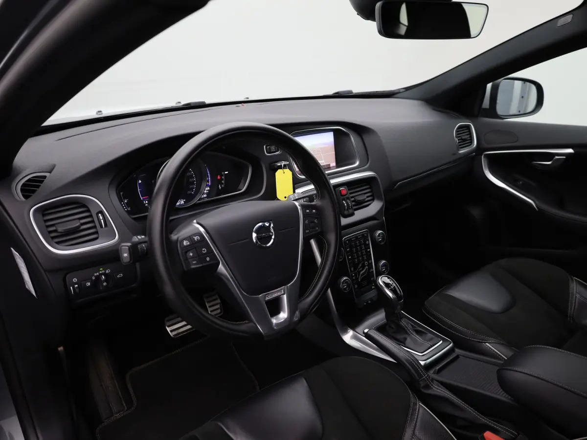 1.5 T3 R-Design | Stoelverwarming | Navi | Prijs Rijklaar!!