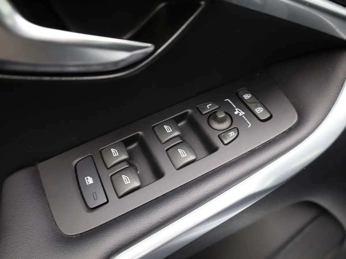 1.5 T3 R-Design | Stoelverwarming | Navi | Prijs Rijklaar!!