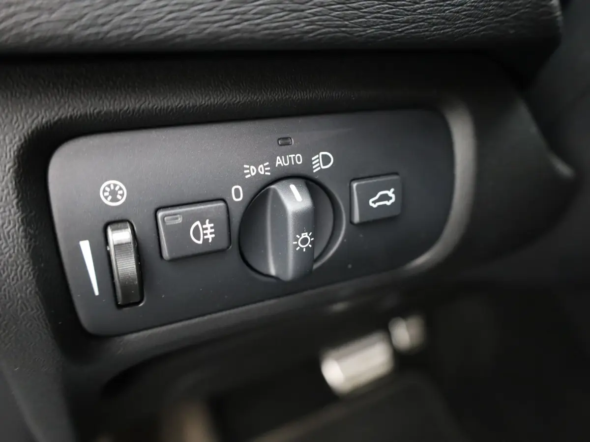 1.5 T3 R-Design | Stoelverwarming | Navi | Prijs Rijklaar!!