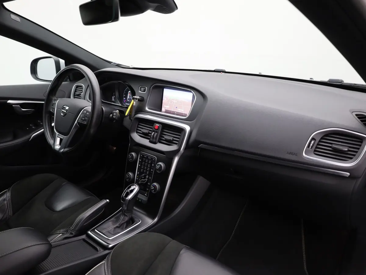 1.5 T3 R-Design | Stoelverwarming | Navi | Prijs Rijklaar!!