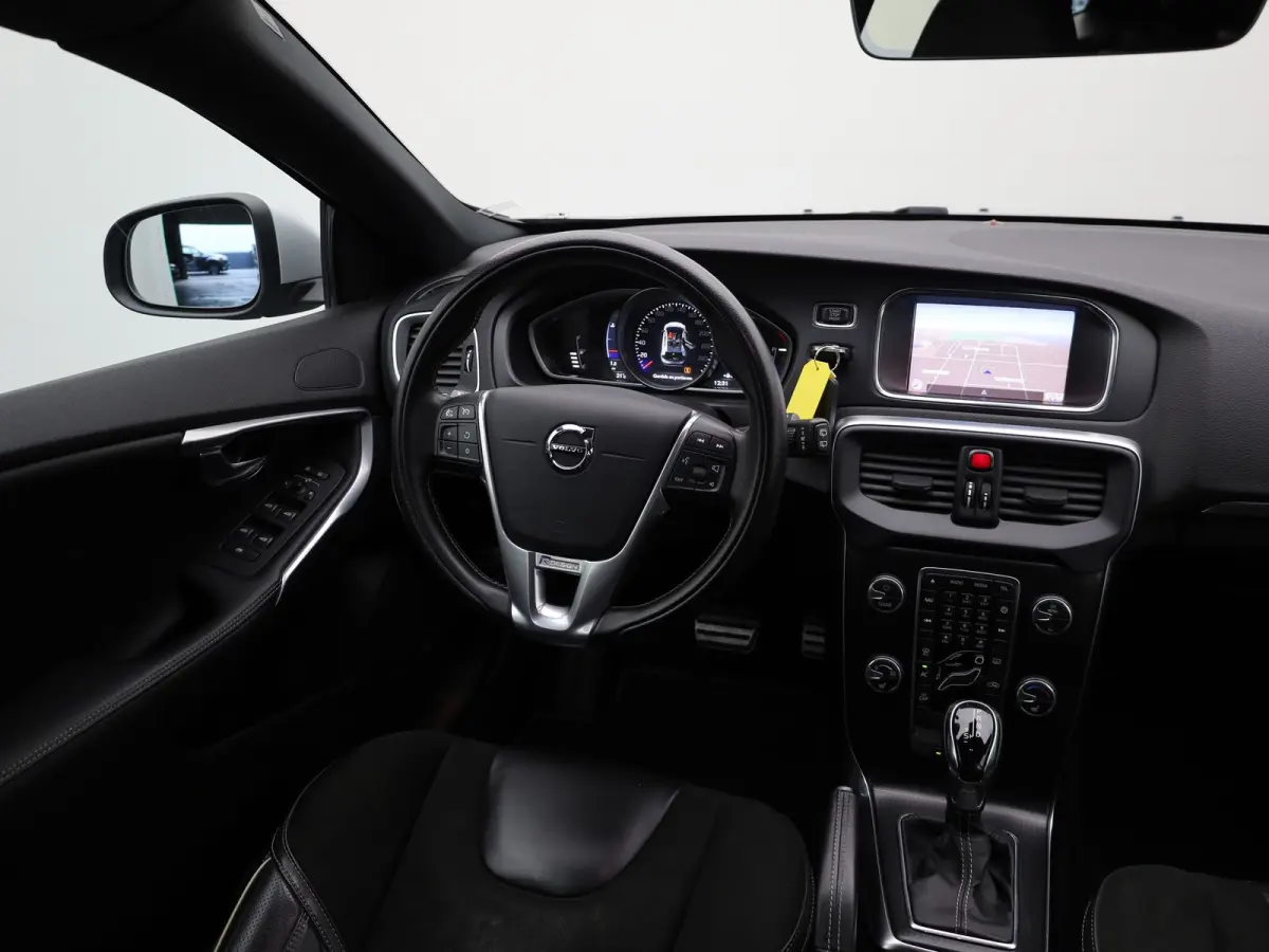 1.5 T3 R-Design | Stoelverwarming | Navi | Prijs Rijklaar!!