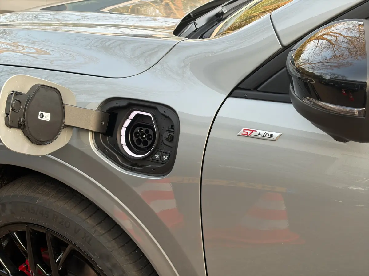 Plug-In Hybrid ST-Line X 243pk | Incl. 8 Jaar/160.000km Garantie | Black-, Winter Pack | Pano | Elek. Trekhaak | Matrix LED |