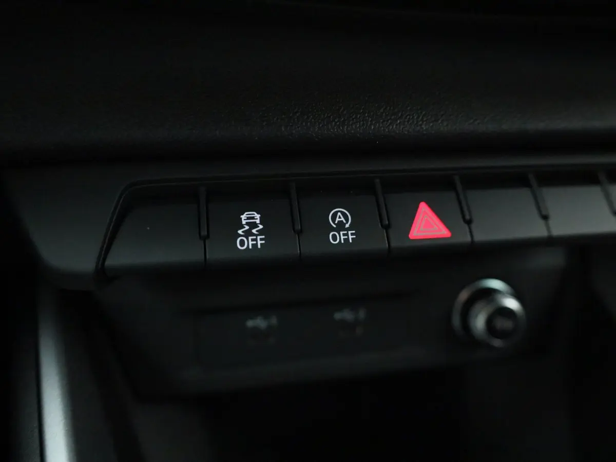 25 TFSI Pro Line | Virtual Cockpit | Apple Carplay / Android Auto | Cruise Control | Airco | Bluetooth | Lane Assist | Botswaarschuwing | Elektrische Ramen | Lichtmetalen Velgen |