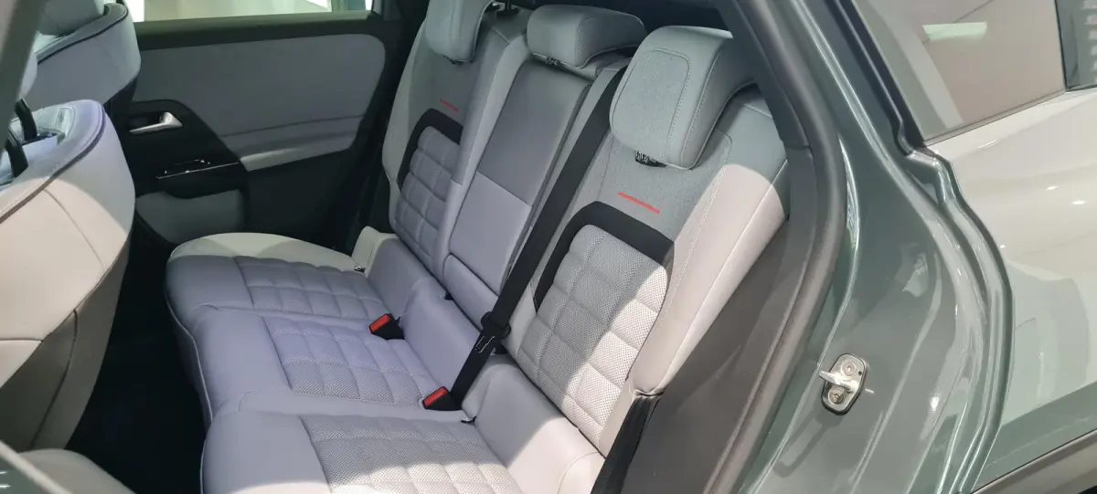 1.2 Hybrid Max Hoge instap | Automaat | Climate Control | Elek. Verstelbare Bestuurderstoel + Massage | Voorstoelen Verwarmd / Gekoeld | Stuurwiel Verwarmd | Apple Carplay / Android Auto