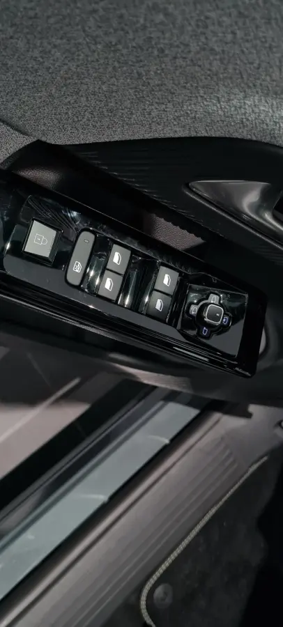 1.2 Hybrid Max Hoge instap | Automaat | Climate Control | Elek. Verstelbare Bestuurderstoel + Massage | Voorstoelen Verwarmd / Gekoeld | Stuurwiel Verwarmd | Apple Carplay / Android Auto