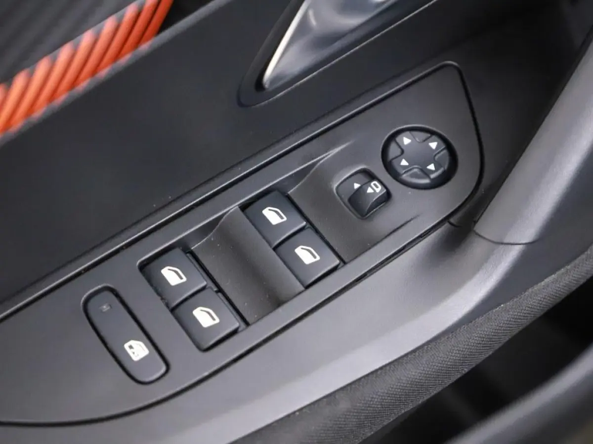 1.2T 130pk Active Pack Nav/Camera/Ecc/Carplay