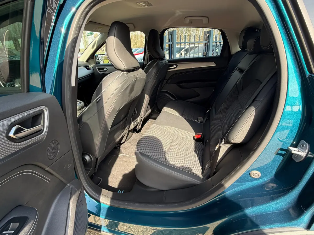 1.6 E-Tech Hybrid 145 Intens Camera, Navi 1E EIGENAAR