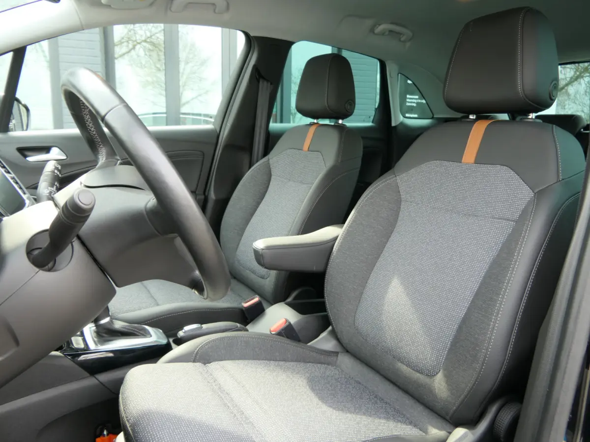 1.2 Turbo Elegance | Automaat | Bluetooth | LMV 16''