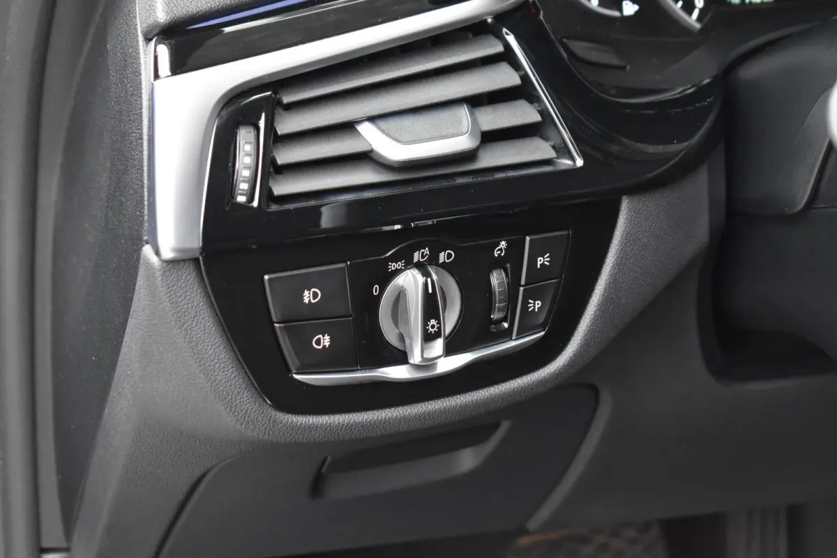 530e iPerformance ECC LMV NAVI LED