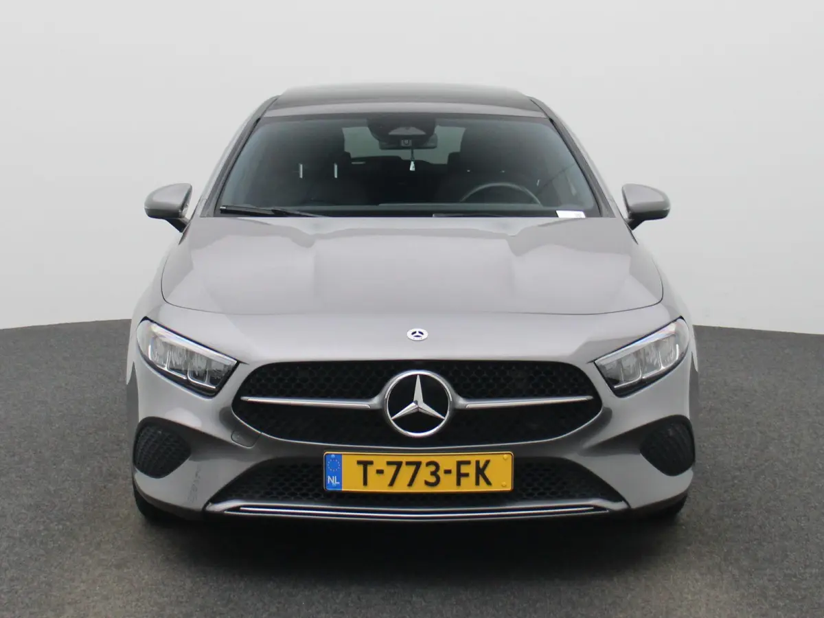 180 Business Line | Automaat | Panoramadak | Apple CarPlay / Android Auto | Leder | DAB | Navigatie | Bluetooth | Camera | Stoel verwarming | Cruise Control | Lichtmetalen Velgen |