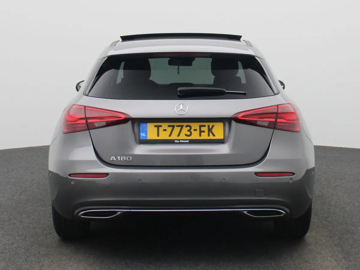 180 Business Line | Automaat | Panoramadak | Apple CarPlay / Android Auto | Leder | DAB | Navigatie | Bluetooth | Camera | Stoel verwarming | Cruise Control | Lichtmetalen Velgen |