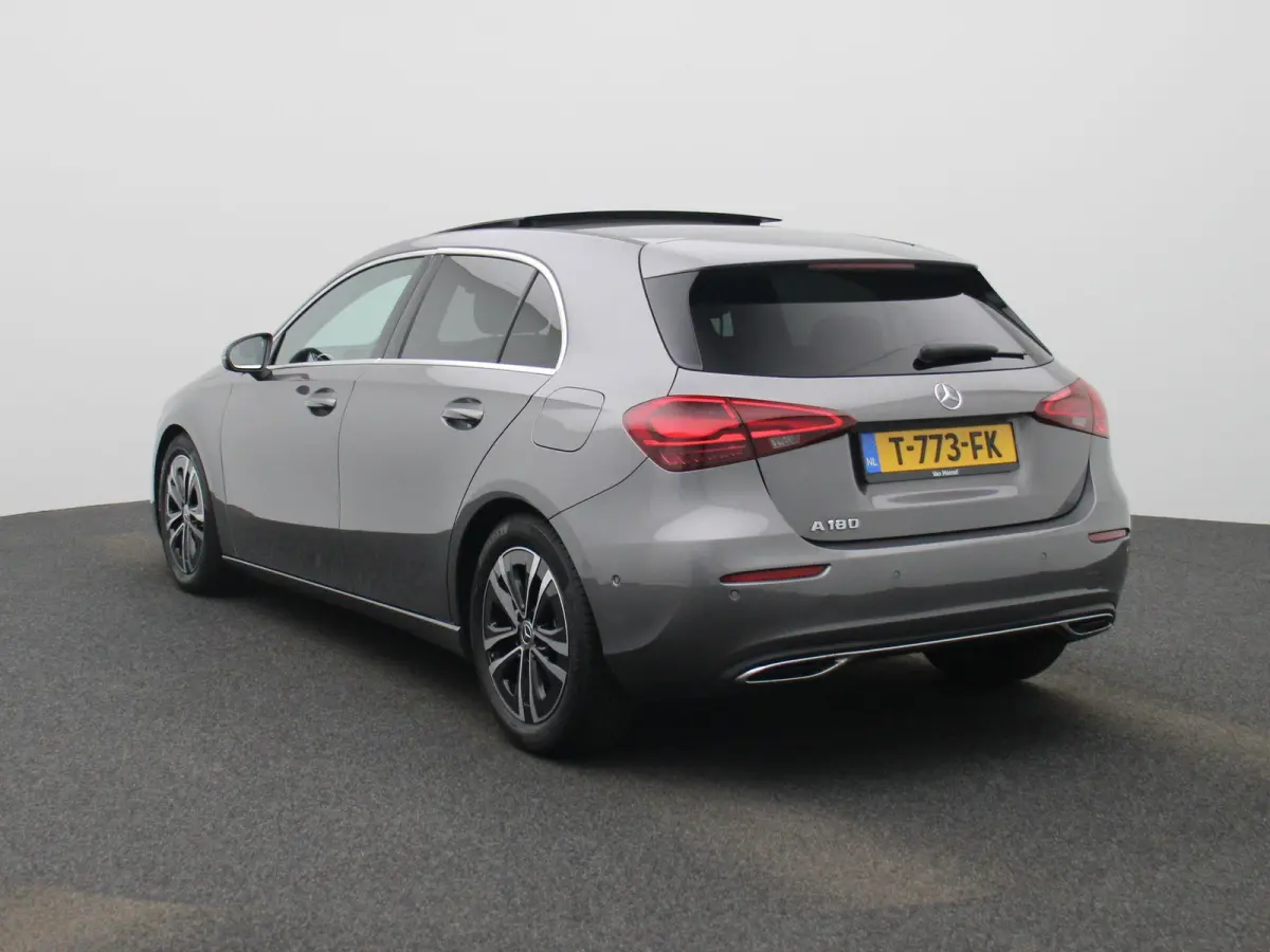 180 Business Line | Automaat | Panoramadak | Apple CarPlay / Android Auto | Leder | DAB | Navigatie | Bluetooth | Camera | Stoel verwarming | Cruise Control | Lichtmetalen Velgen |
