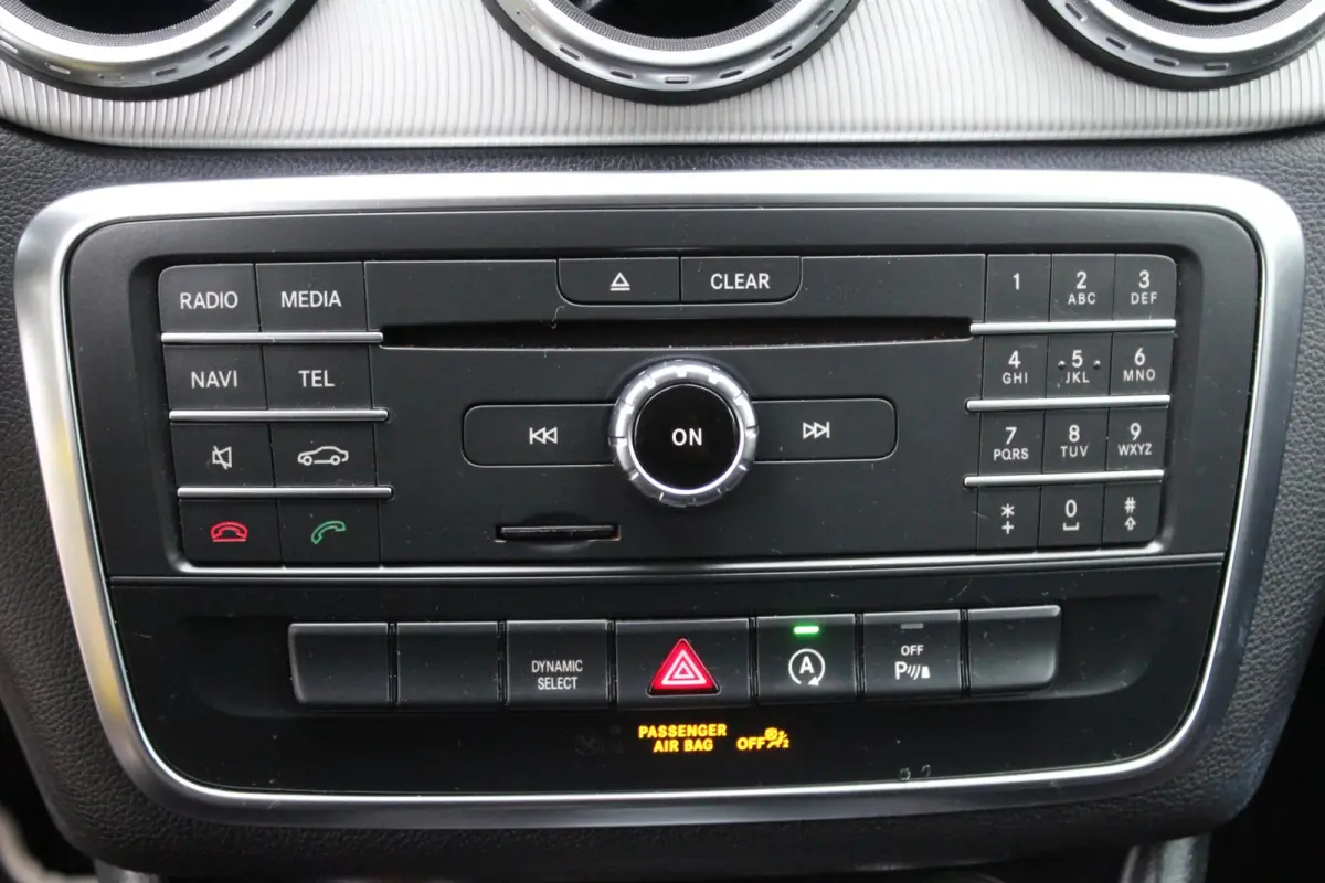 200 d Premium 136PK | Climate Control | Camera | NAVI | Half-leder