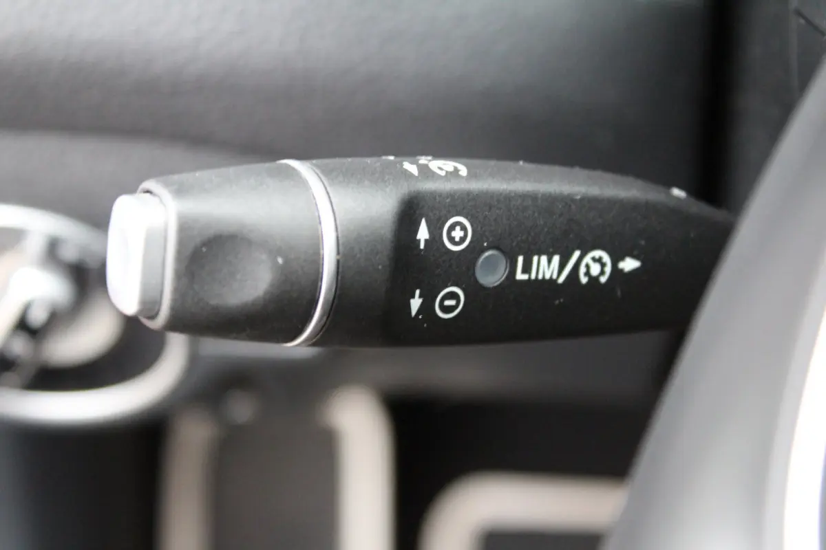 200 d Premium 136PK | Climate Control | Camera | NAVI | Half-leder