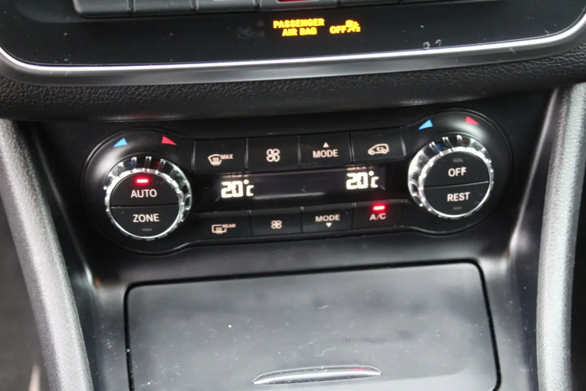 200 d Premium 136PK | Climate Control | Camera | NAVI | Half-leder