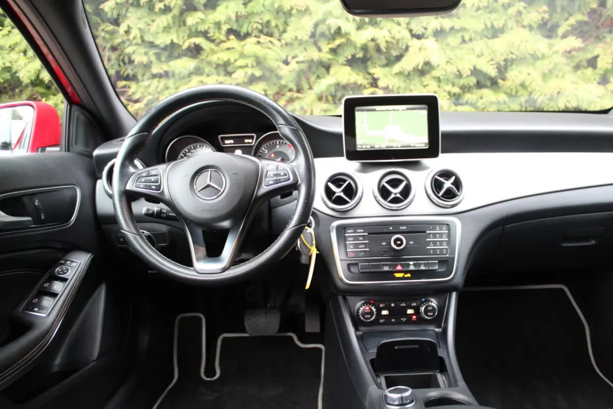 200 d Premium 136PK | Climate Control | Camera | NAVI | Half-leder