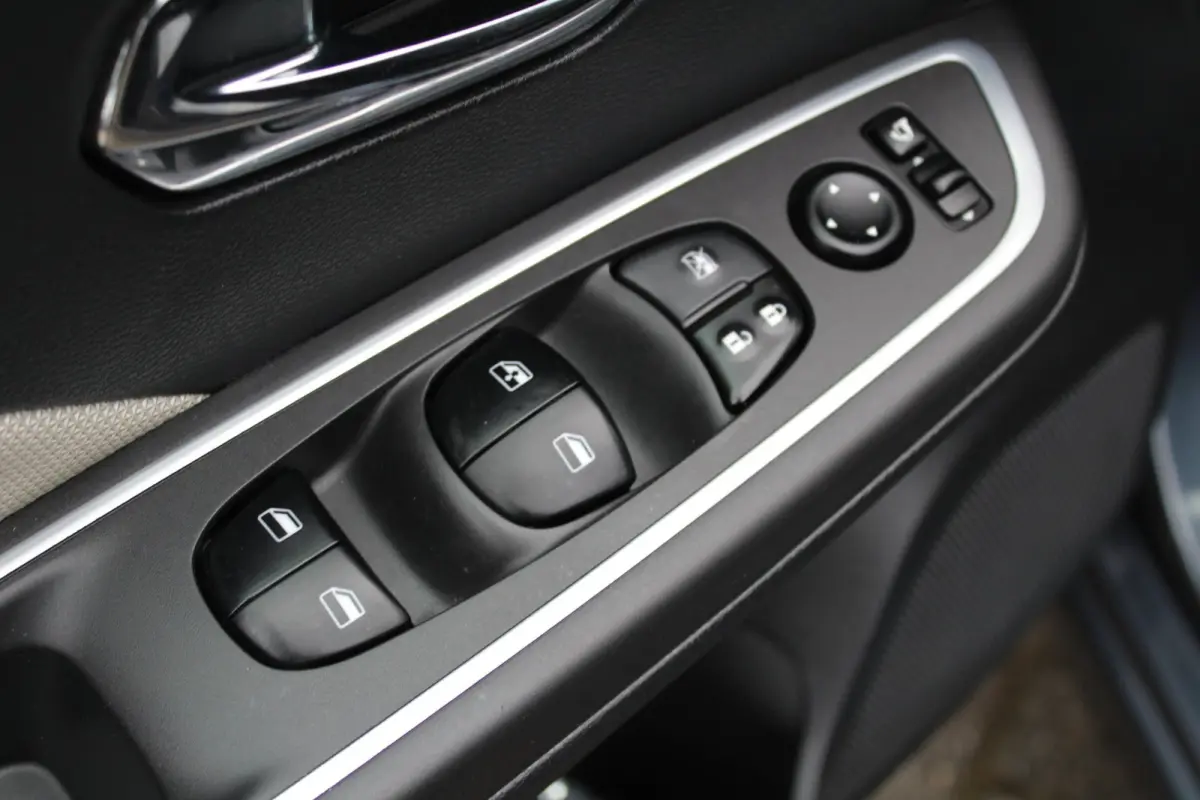 1.0 IG-T N-Connecta 101PK | Navi | Parkeercamera | Climate Control | Lichtmetalen velgen