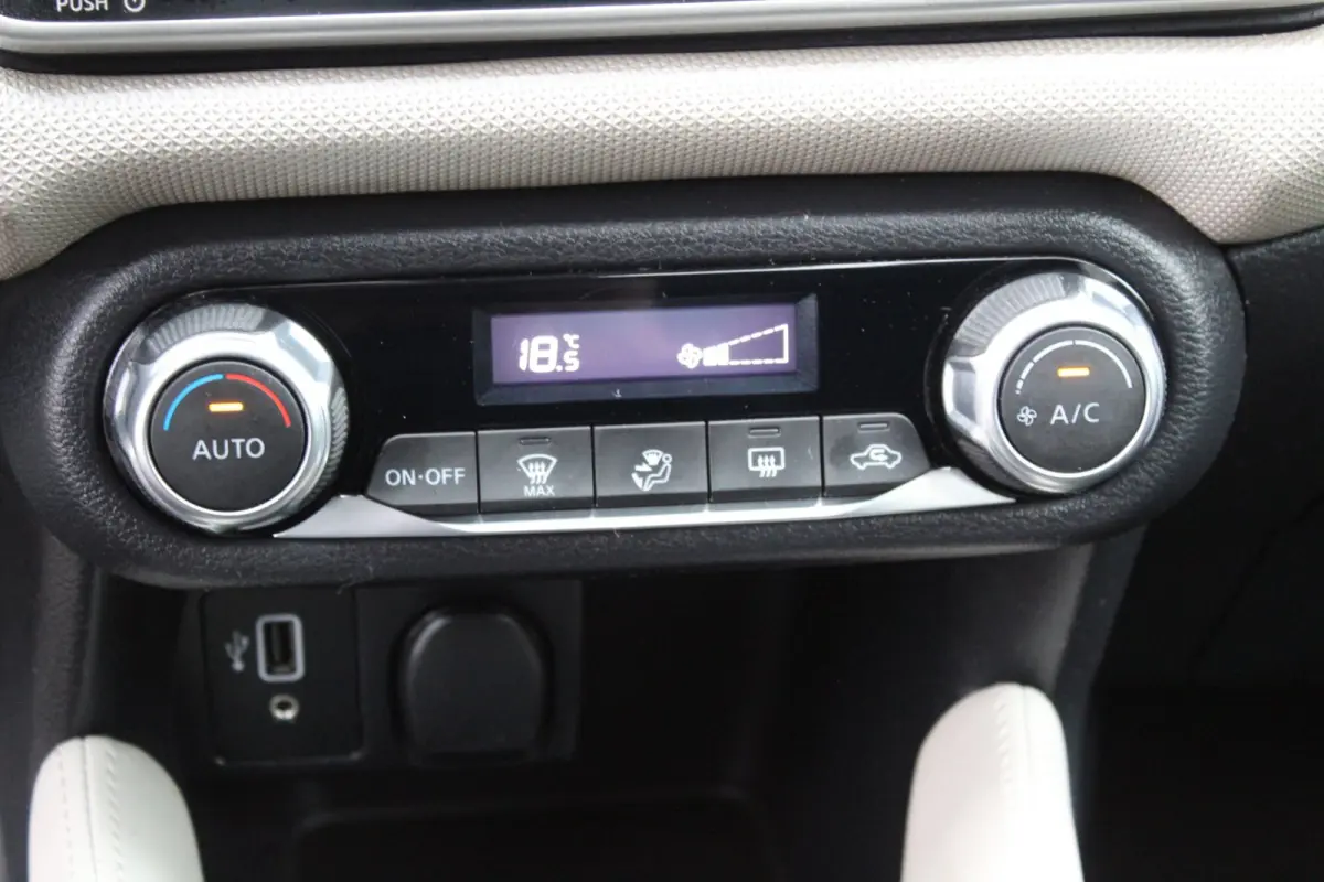 1.0 IG-T N-Connecta 101PK | Navi | Parkeercamera | Climate Control | Lichtmetalen velgen