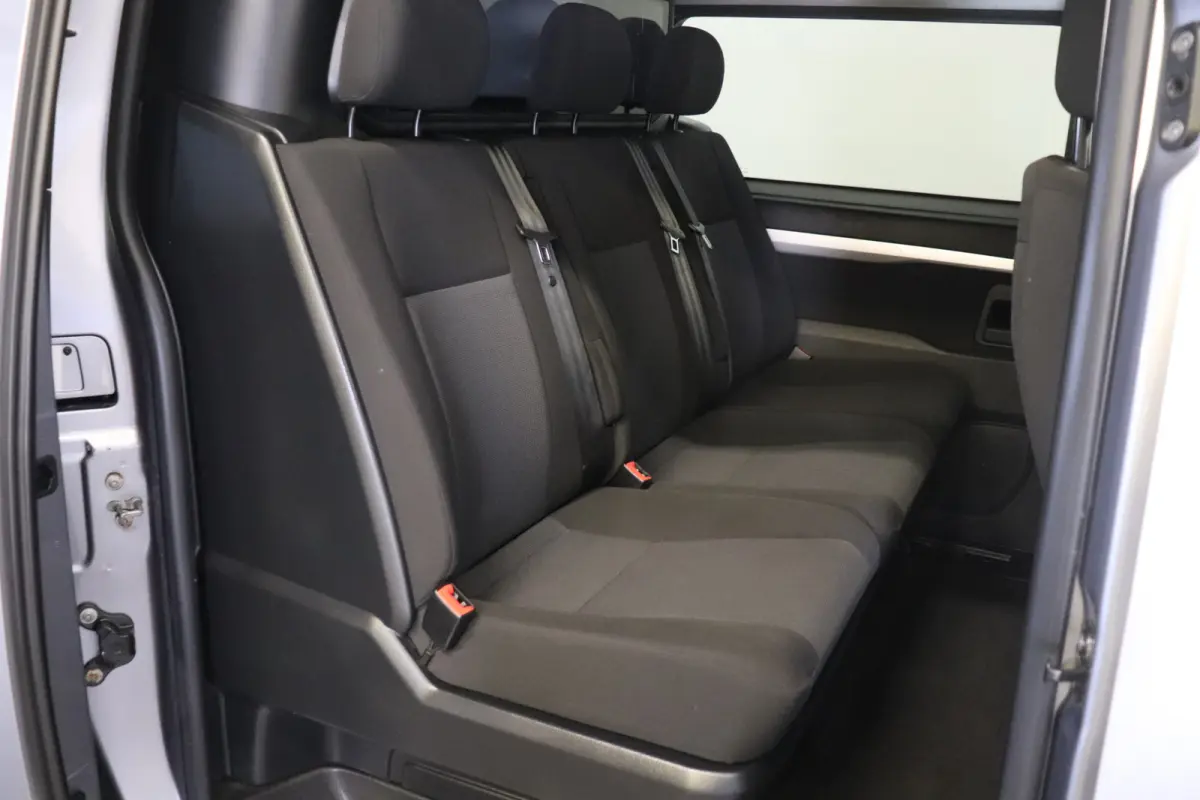 2.0 CDTI 122PK L3 Dubbele Cabine EURO 6 - Airco - Cruise - Camera - € 14.900,- Excl.