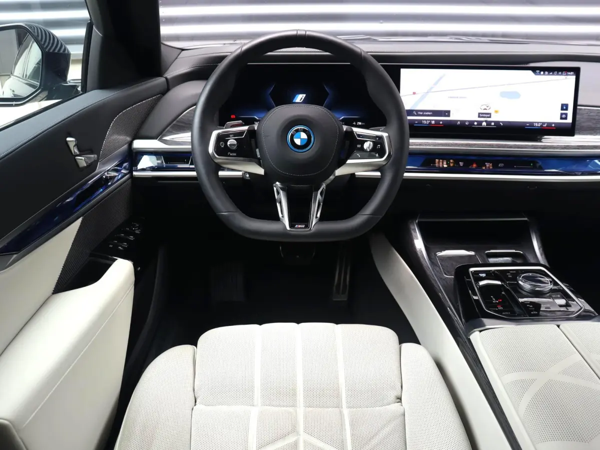 xDrive60 | High Executive | M Sportpakket Pro | Executive Lounge | Rear-Seat Entertainment Experience | Driving Assistant Prof. | Head-Up | Stoel Massage & Ventilatie | SOH 100% | 20'' LMV
