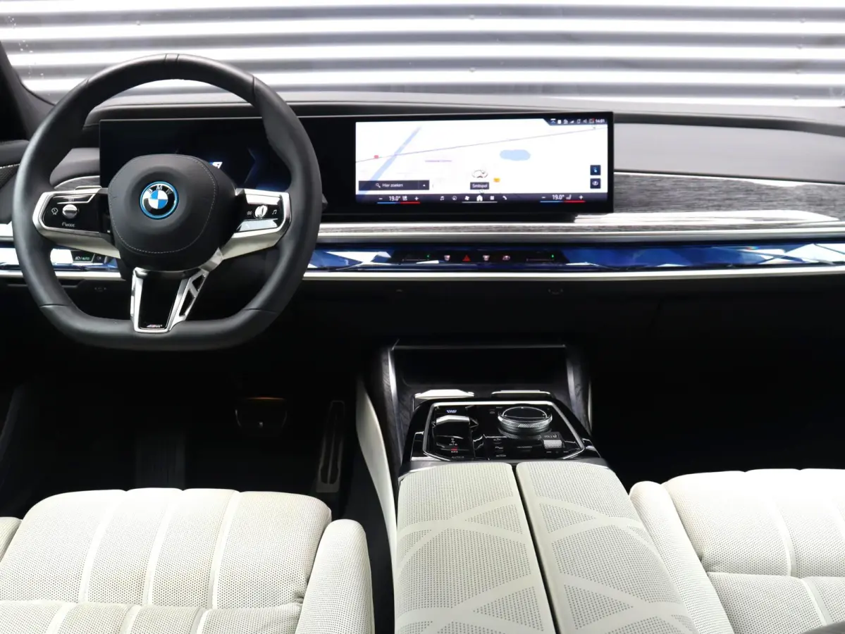 xDrive60 | High Executive | M Sportpakket Pro | Executive Lounge | Rear-Seat Entertainment Experience | Driving Assistant Prof. | Head-Up | Stoel Massage & Ventilatie | SOH 100% | 20'' LMV