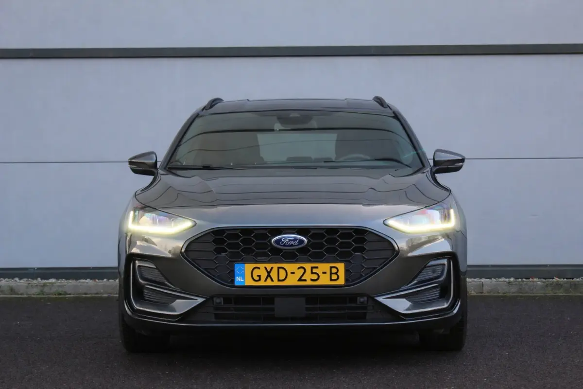 1.0 Hybrid ST Line 155 PK | 1500 KG Trekgew.| Winterpakket | Climate | Cruise | DAB | Keyless | LMV 17" | PDC V+A | Navi | 155 PK | 1500 KG Trekgew. | Winterpakket | Climate | Cruise | DAB |