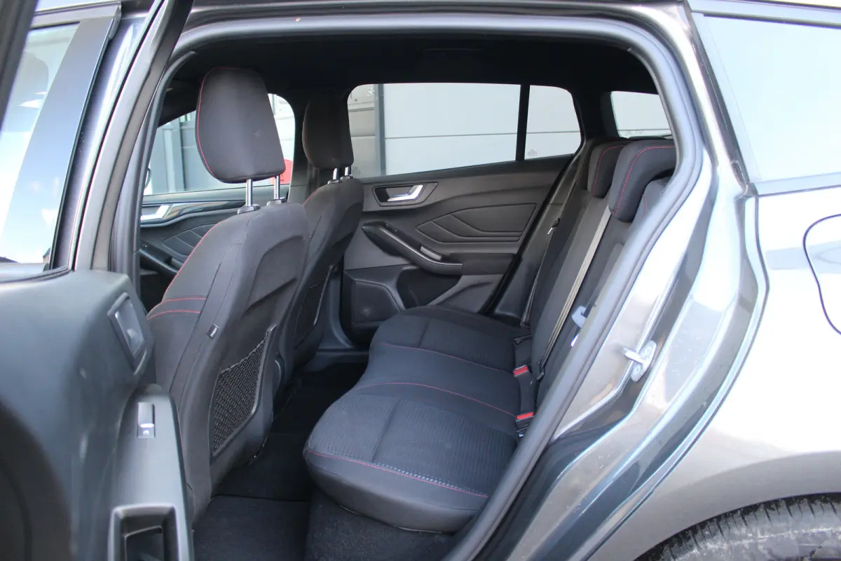 1.0 Hybrid ST Line 155 PK | 1500 KG Trekgew.| Winterpakket | Climate | Cruise | DAB | Keyless | LMV 17" | PDC V+A | Navi | 155 PK | 1500 KG Trekgew. | Winterpakket | Climate | Cruise | DAB |
