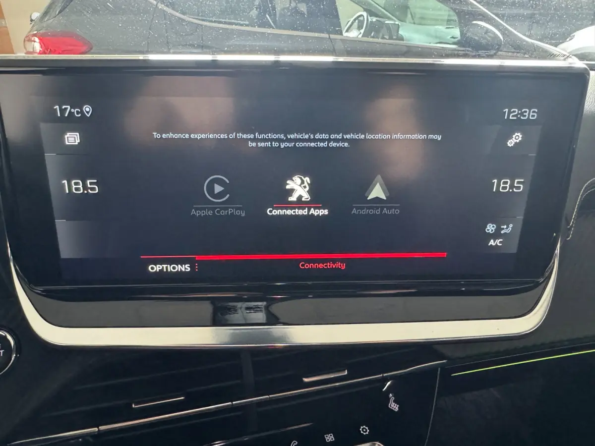 1.2 PureTech GT 131 PK NIEUWE DISTRIBUTIERIEM HALF LEDER 17"LM VELGEN CAMERA PDC CARPLAY/ANDROID AUTO