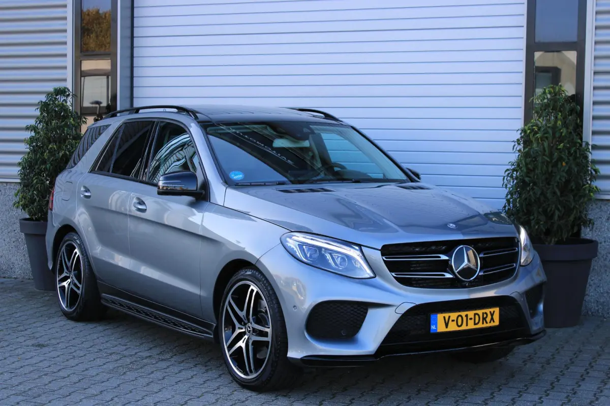 350d 4M AMG Grijs Kenteken Pano | Trekhaak | Luchtvering | HarmanKardon | Standkachel | Leder Sportstoelen | 360 Camera | LED ILS | Carplay | Nightpakket | Dealer Onderhouden | Topstaat ML 3