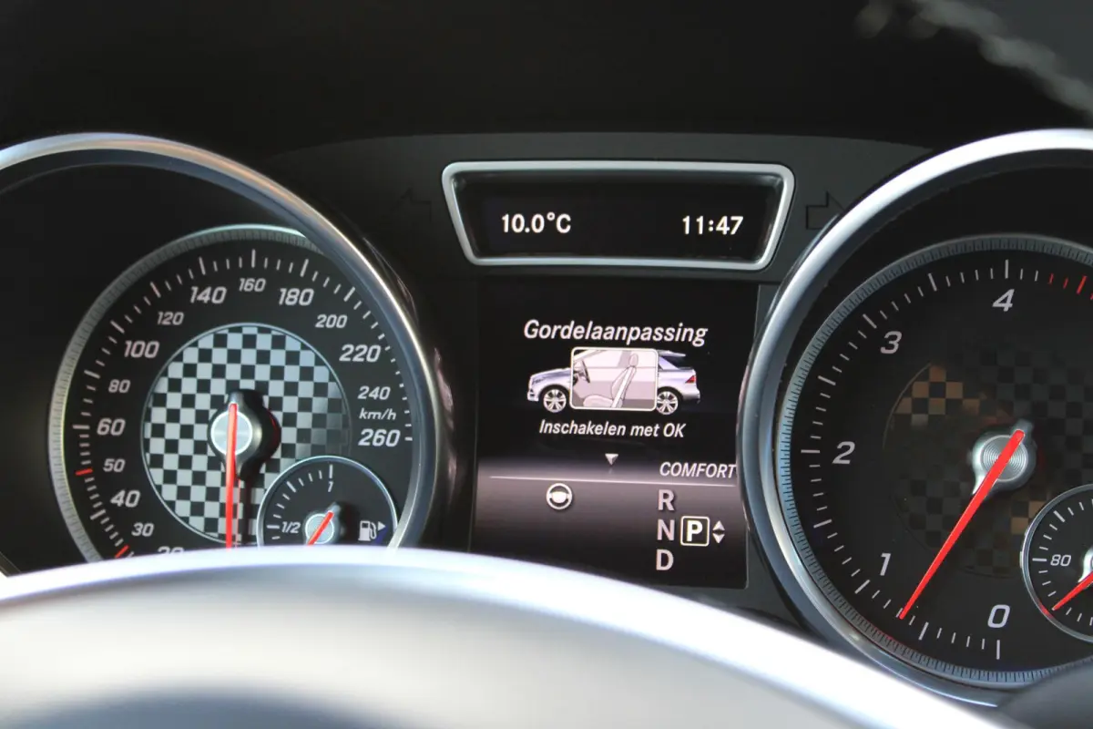 350d 4M AMG Grijs Kenteken Pano | Trekhaak | Luchtvering | HarmanKardon | Standkachel | Leder Sportstoelen | 360 Camera | LED ILS | Carplay | Nightpakket | Dealer Onderhouden | Topstaat ML 3