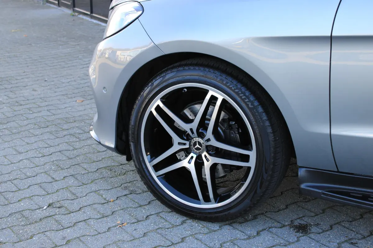350d 4M AMG Grijs Kenteken Pano | Trekhaak | Luchtvering | HarmanKardon | Standkachel | Leder Sportstoelen | 360 Camera | LED ILS | Carplay | Nightpakket | Dealer Onderhouden | Topstaat ML 3